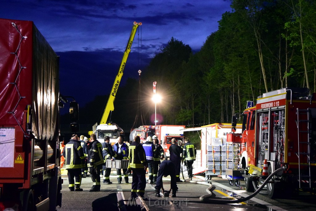 VU Gefahrgut LKW umgestuerzt A 4 Rich Koeln Hoehe AS Gummersbach P630.JPG - Miklos Laubert